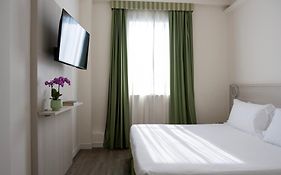 Hotel Embassy